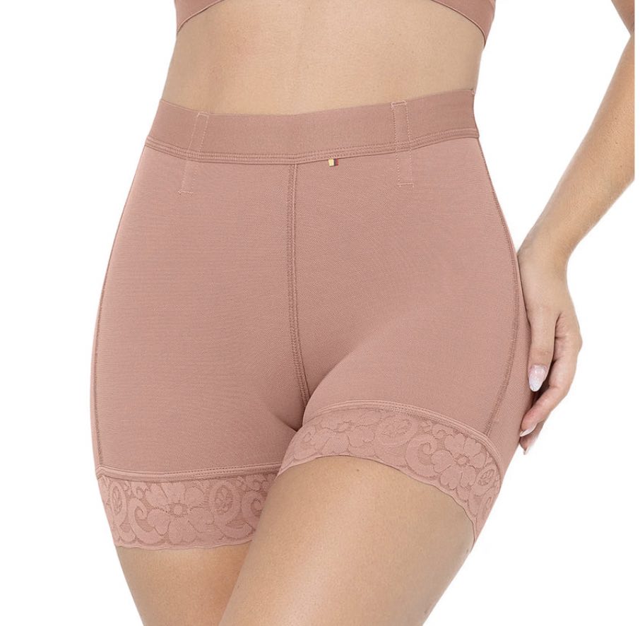 Short Levanta Cola ( Short RUBI )